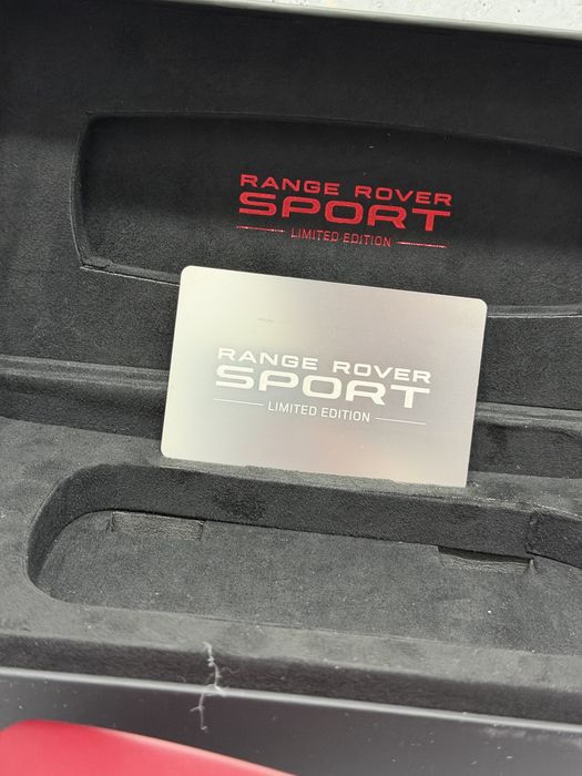 Оригинальная лимитированная фигурка Range Rover Sport