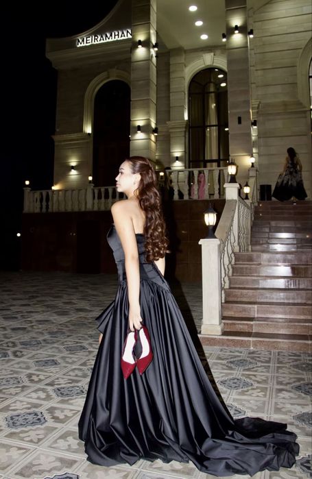 Выпускное платье со шлейфом