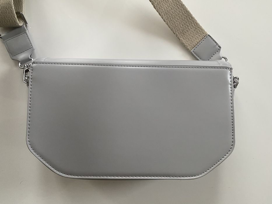 Нова дамска чанта Reserved