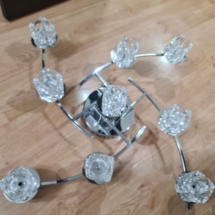 Продам красивую люстру