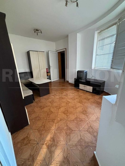 СТРАХОТЕН двустаен апартамент в района на кв. Виница!