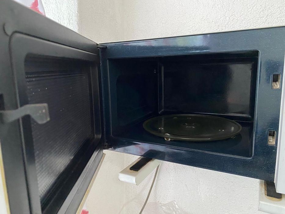 Продам микроволновую печь Samsung