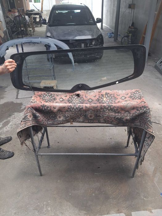 Задно стъкло за тойота корола версо  пета врата
