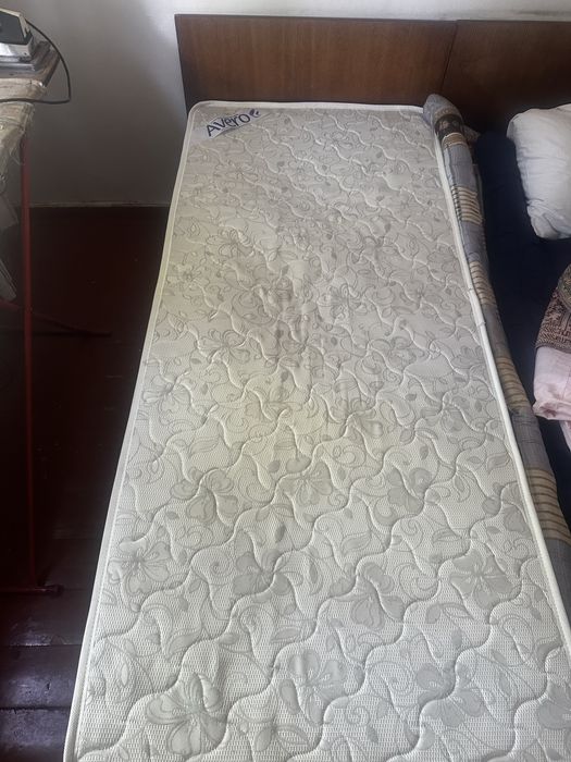 Продам матрас в хорошем состояние.