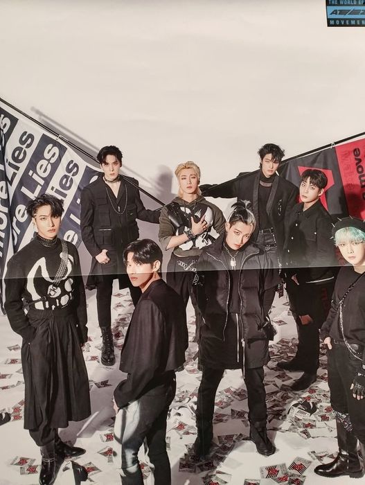 официални кпоп плакати