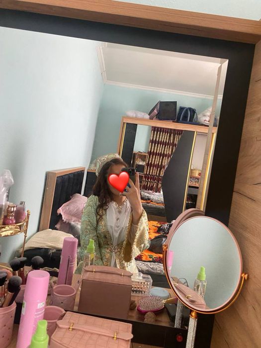 Ansanbil, sari, tillaqoshlar