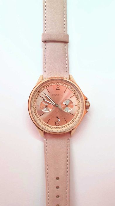 Нов дамски часовник Fossil Sadie