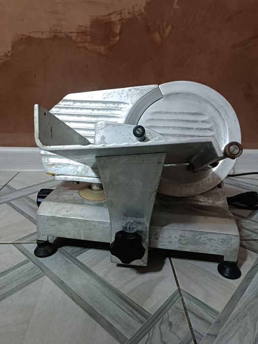 Продам слайсер .