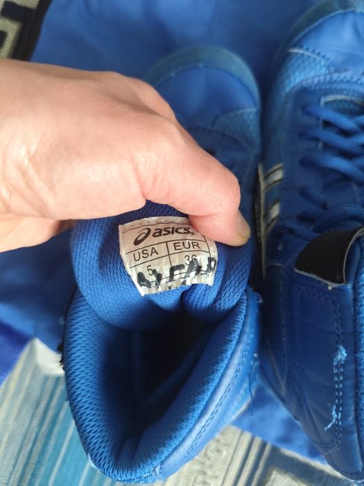 Борцовки бренда ASICS 36 размера

На фото