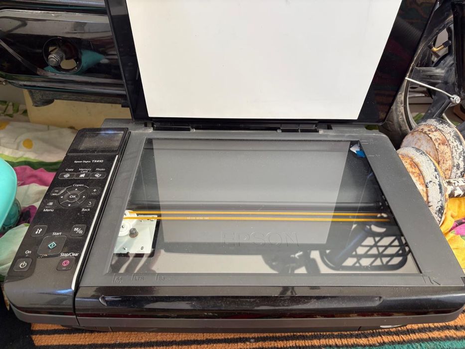 Продам принтер Epson не робочем состоянии