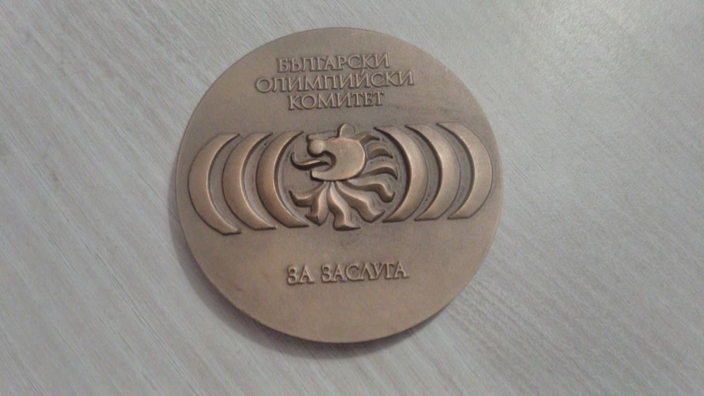 oлимпийски плакет /БОК/олимпийска заслуга