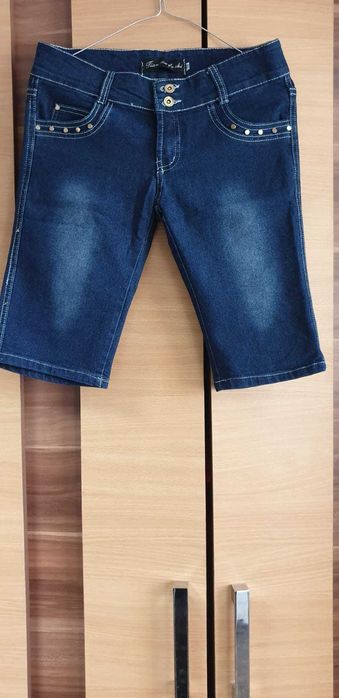 Pantaloni scurti