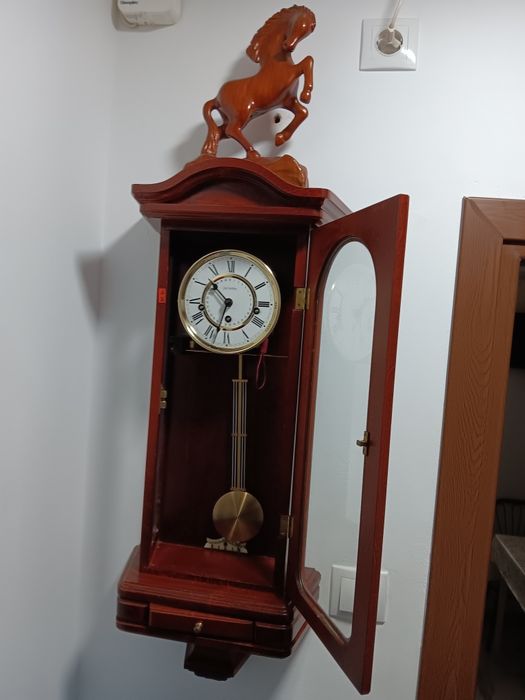 Ceas de perete cu pendulă