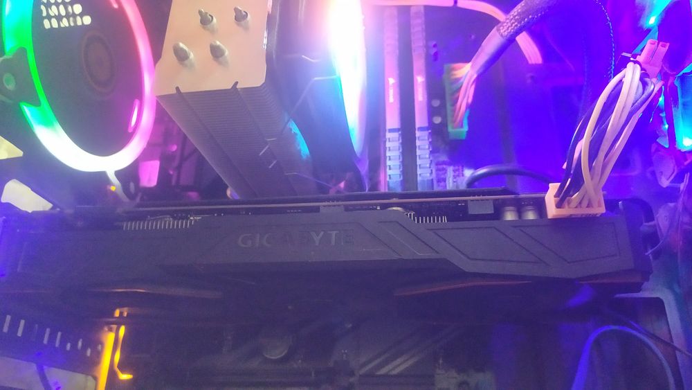 Игровая видеокарта Gigabyte GTX 1080 8GB (Отличное состояние, коробка)