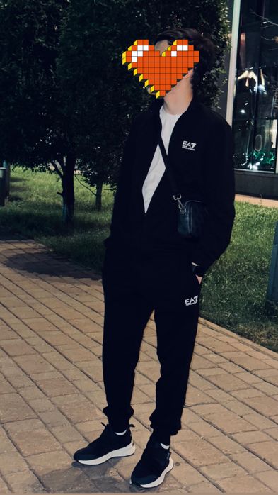 Продам спартивку EA7