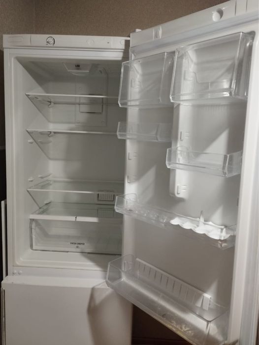 Холодильник б/у мотор рабочий