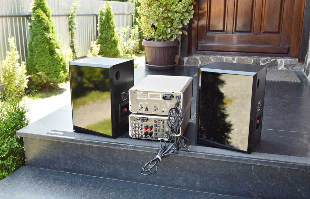 Sistem Yamaha E100, amplificator RX-E100 + cd player CDX-E100 + boxe NX-E100