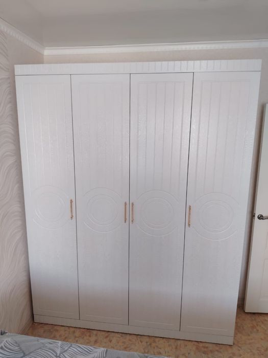 Спальный гарнитур кровать и шкаф