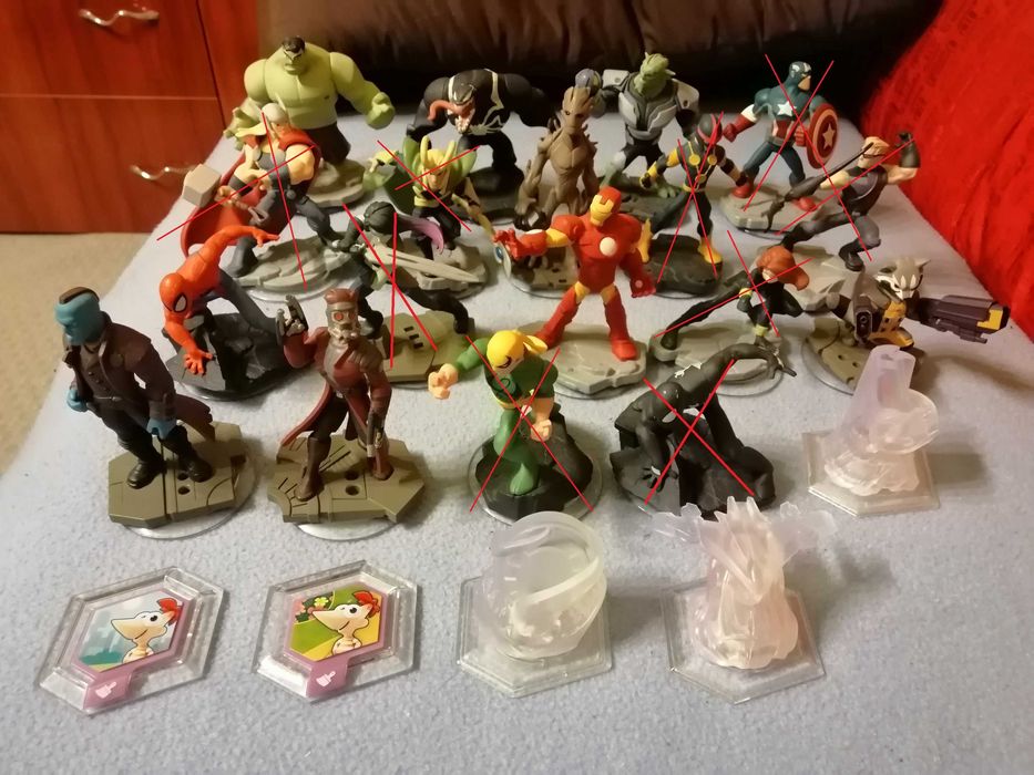 Lot 18 figurine, cristale si power discuri Disney Infinity 2.0 si 3.0