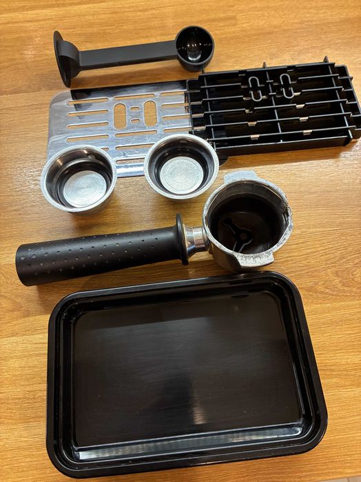 кафе машина  Делонги Stilosa  15 bar, 1100 W, 1 л, Черен