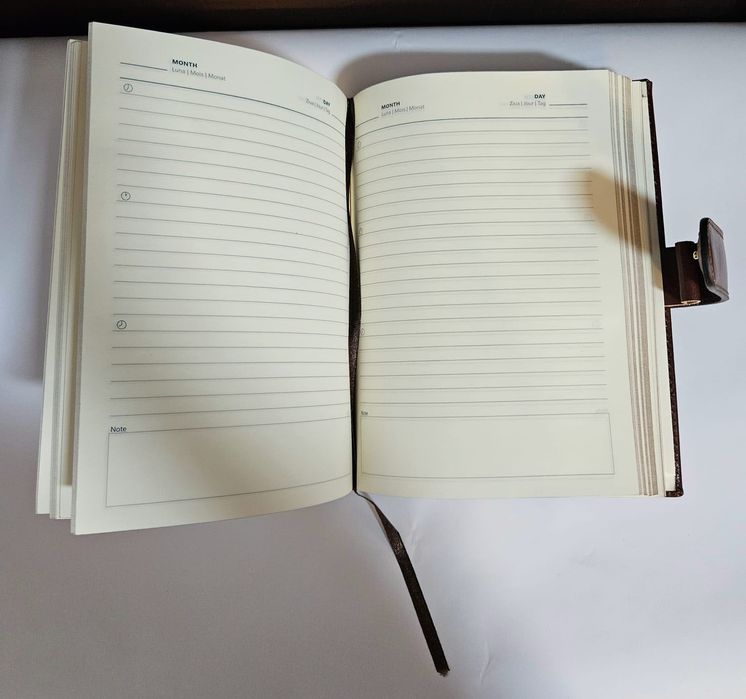 Agendă din piele maro - Eleganță și funcționalitate la superlativ!