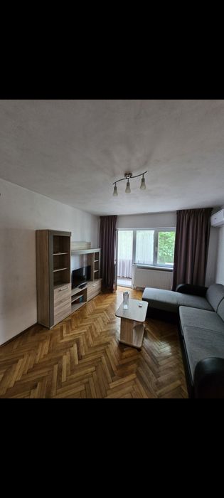 Închiriez apartament 2 camere mobilat și utilat.