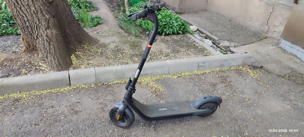Ninebot E2 pro электросамокат.