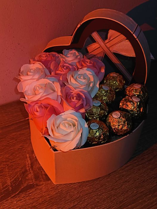 Cadou pentru cei dragi ( trandafir din săpun cu FerreroRocher)