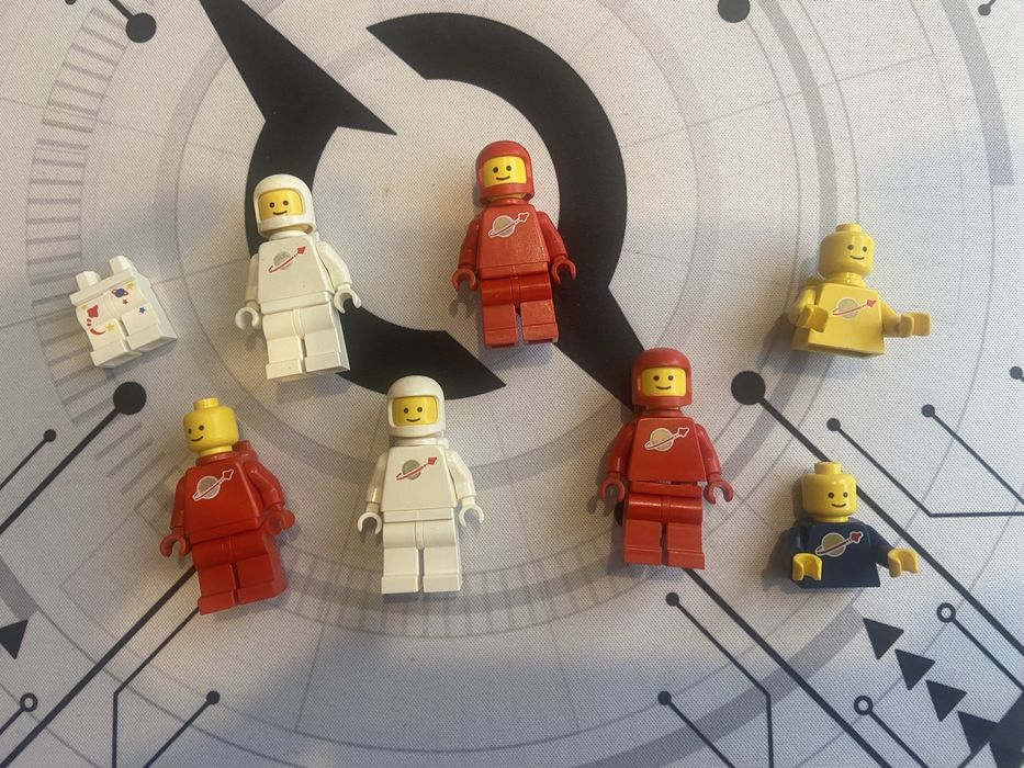 Vând lot minifigurine LEGO Spaceman