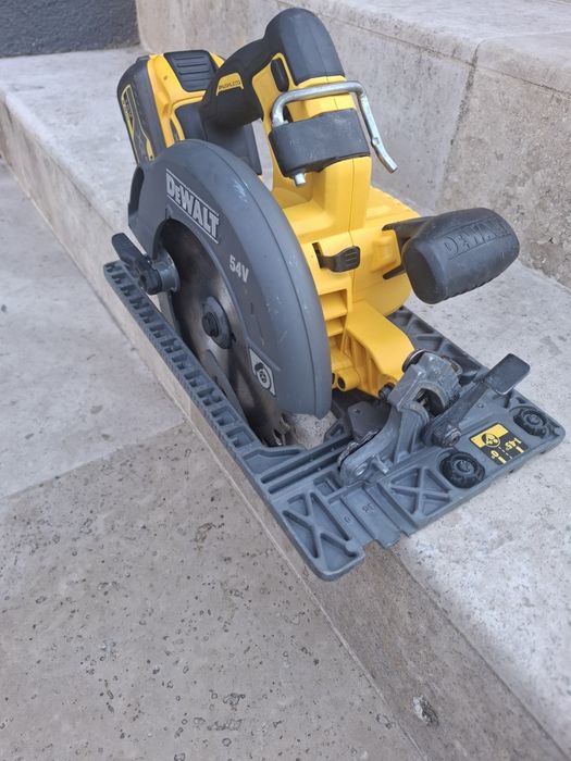 Circular DeWalt DCS 576