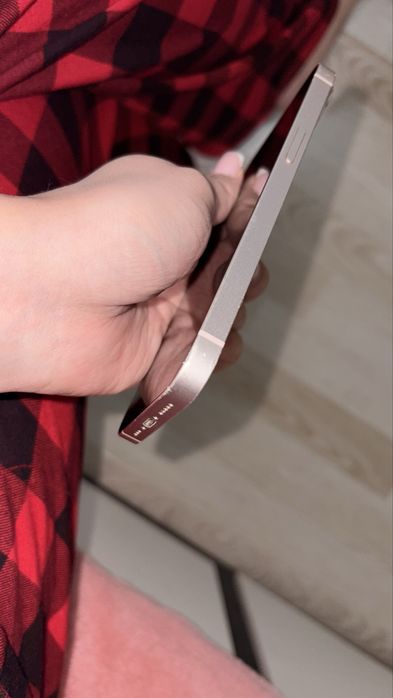 iPhone 13 розовый