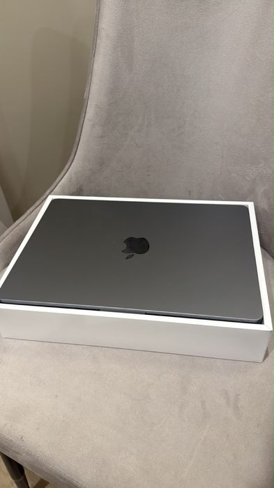 Продам MacBook Air M2 (2022)
