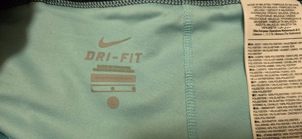 Нови.  Дамски оригинални къси панталонки със клинче.  Nike DRI FIT RUNING