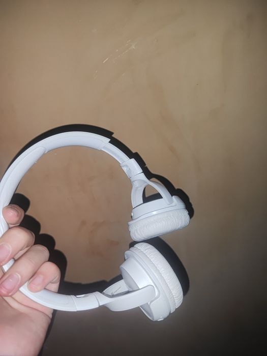 JBL белый цвет идеально