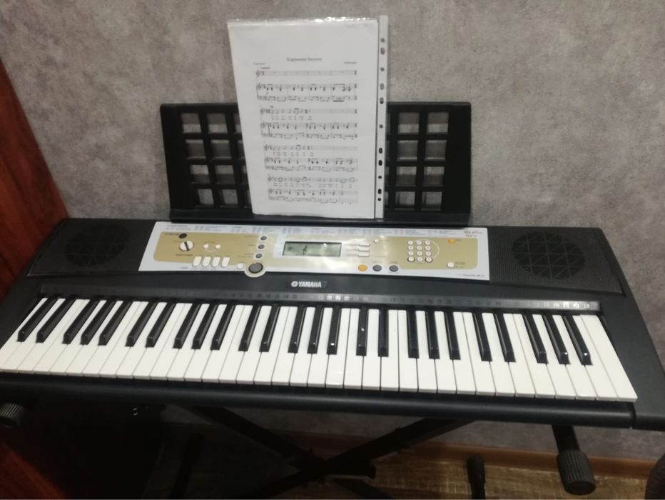 Синтезатор YAMAHA R200