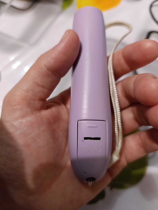лазерная игрушка для кошки на батарейках/cat laser toy . Цена 35000