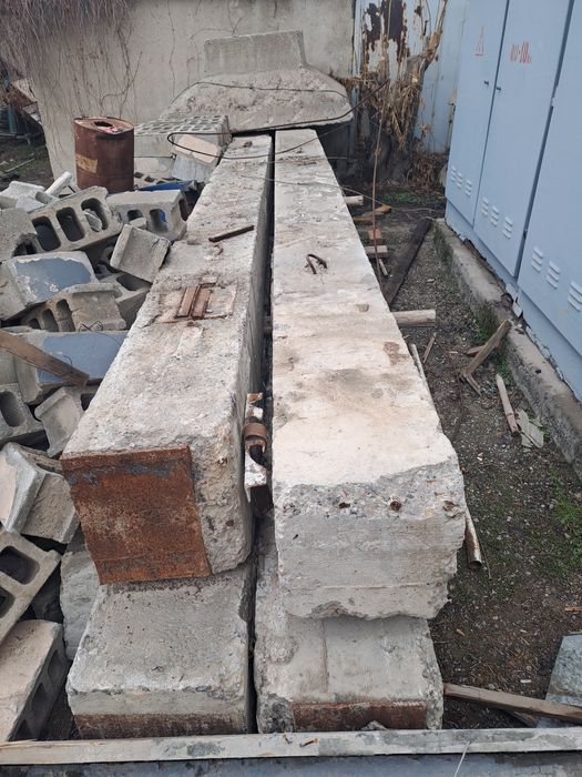 Продаются бетонные стойки