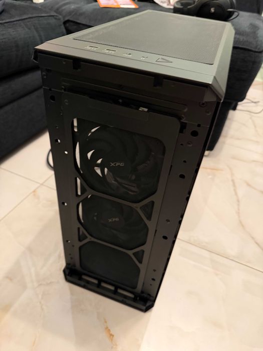 Продавам гейминг компютър i7-14700F + 5080