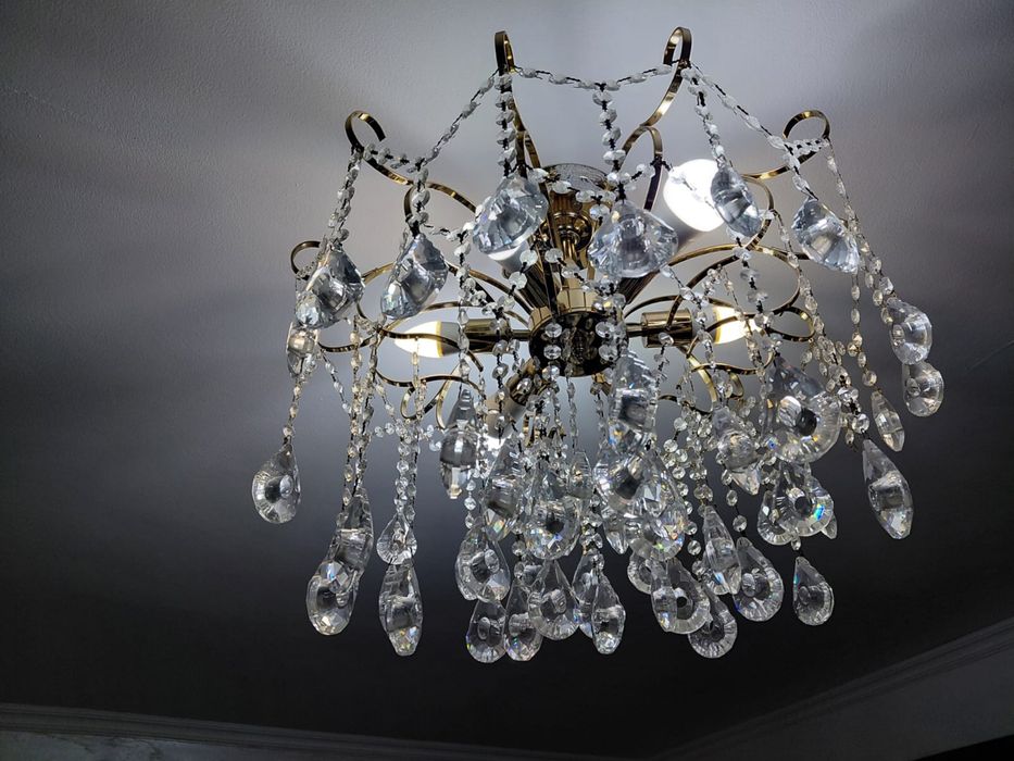 Продам срочно люстру