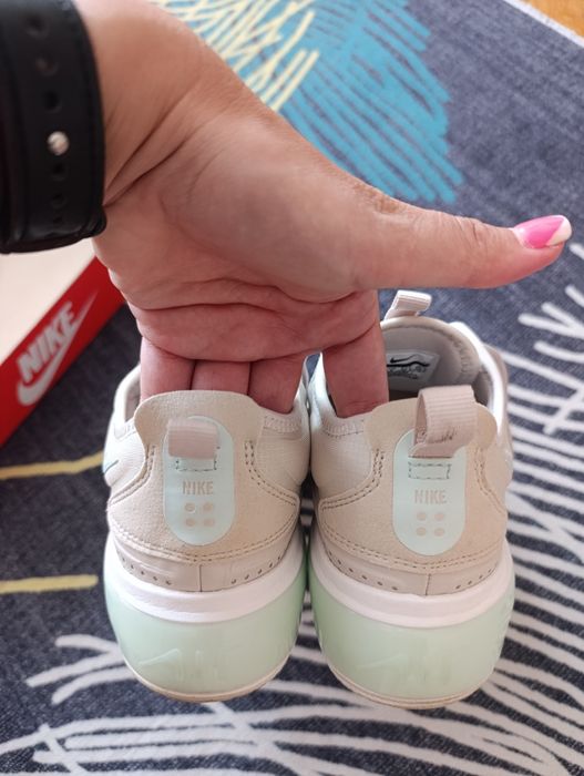 Оригинални маратонки Nike!