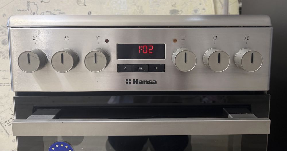 Продам электро плиту Hansa