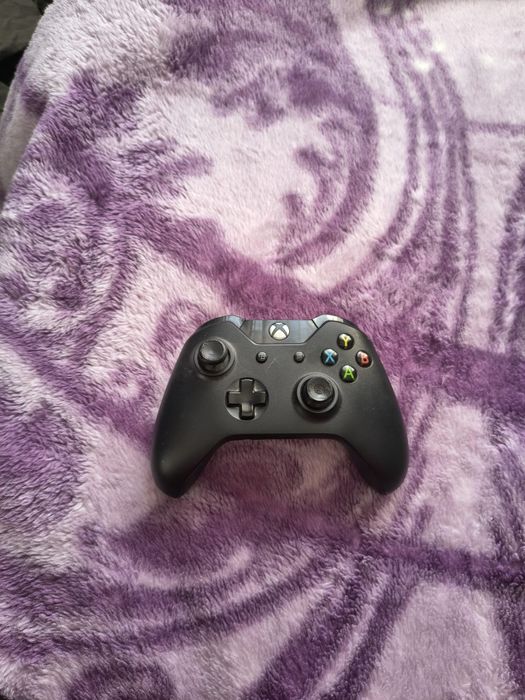 Xbox one s + 3 manete + 31 de jocuri,