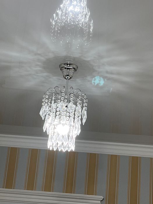 Продам 2 малые люстры