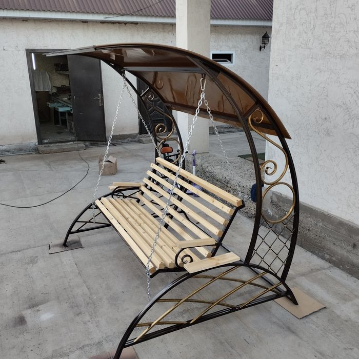 Садовые качели .
