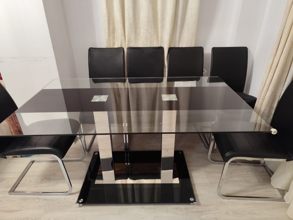 Masa sticlă 150x90, cu 6 scaune.