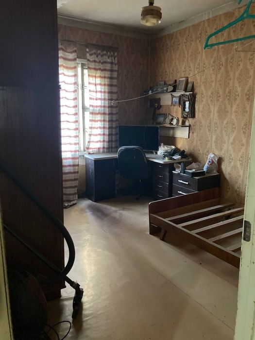 4/2/5 (2 этаж). Сергели 2. Квартира 92 м², дом панельный. Метро 500 м