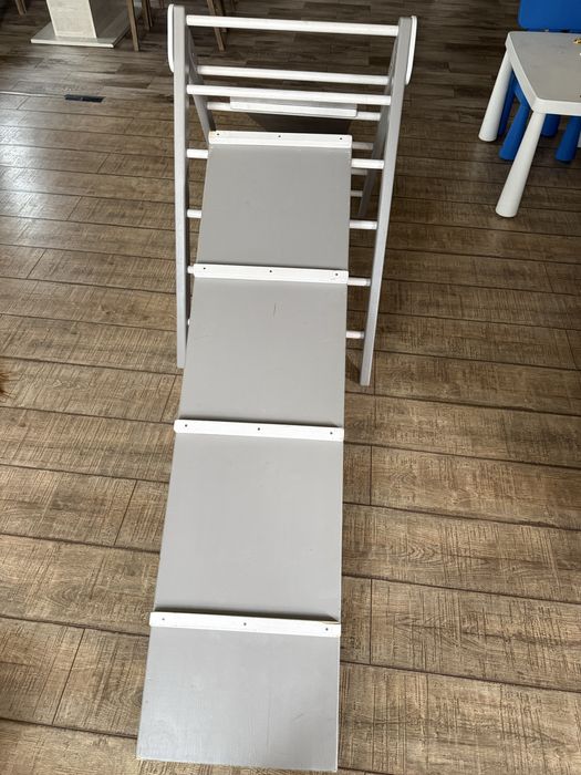 Ansamblu de joaca copii / triunghiul pikler + rampa