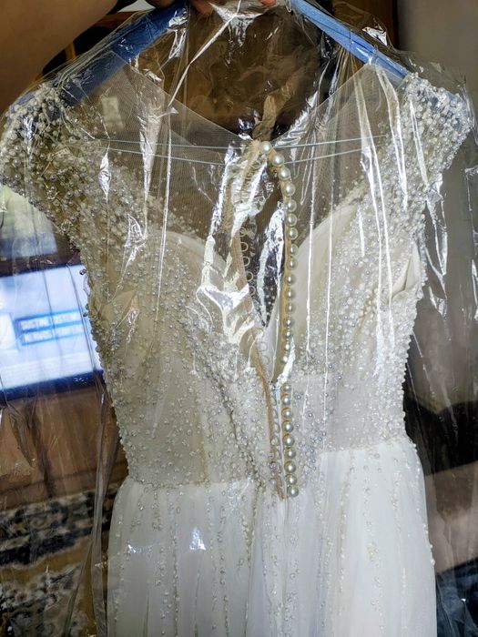 Rochie de mireasă mărimea S, cu voal lung și crinolină