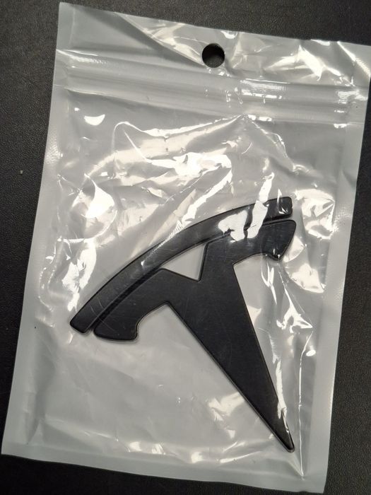 Emblema Tesla model 3 sau Y
