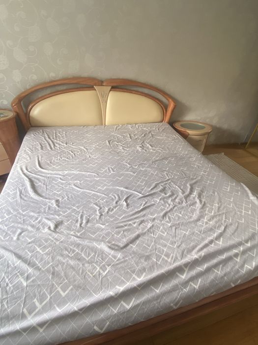 Продам кровать с изголовьем из натуральной кожи